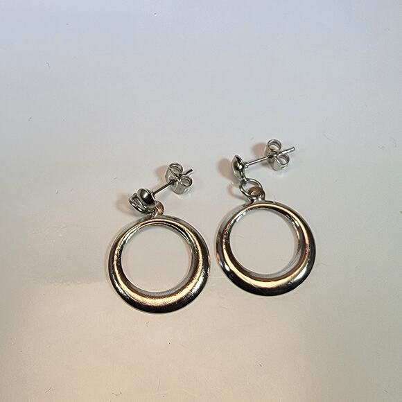 Vintage Silver-Tone Hoop Earrings – Elegant Circular Design for Timeless Appeal - Picture 2 of 10